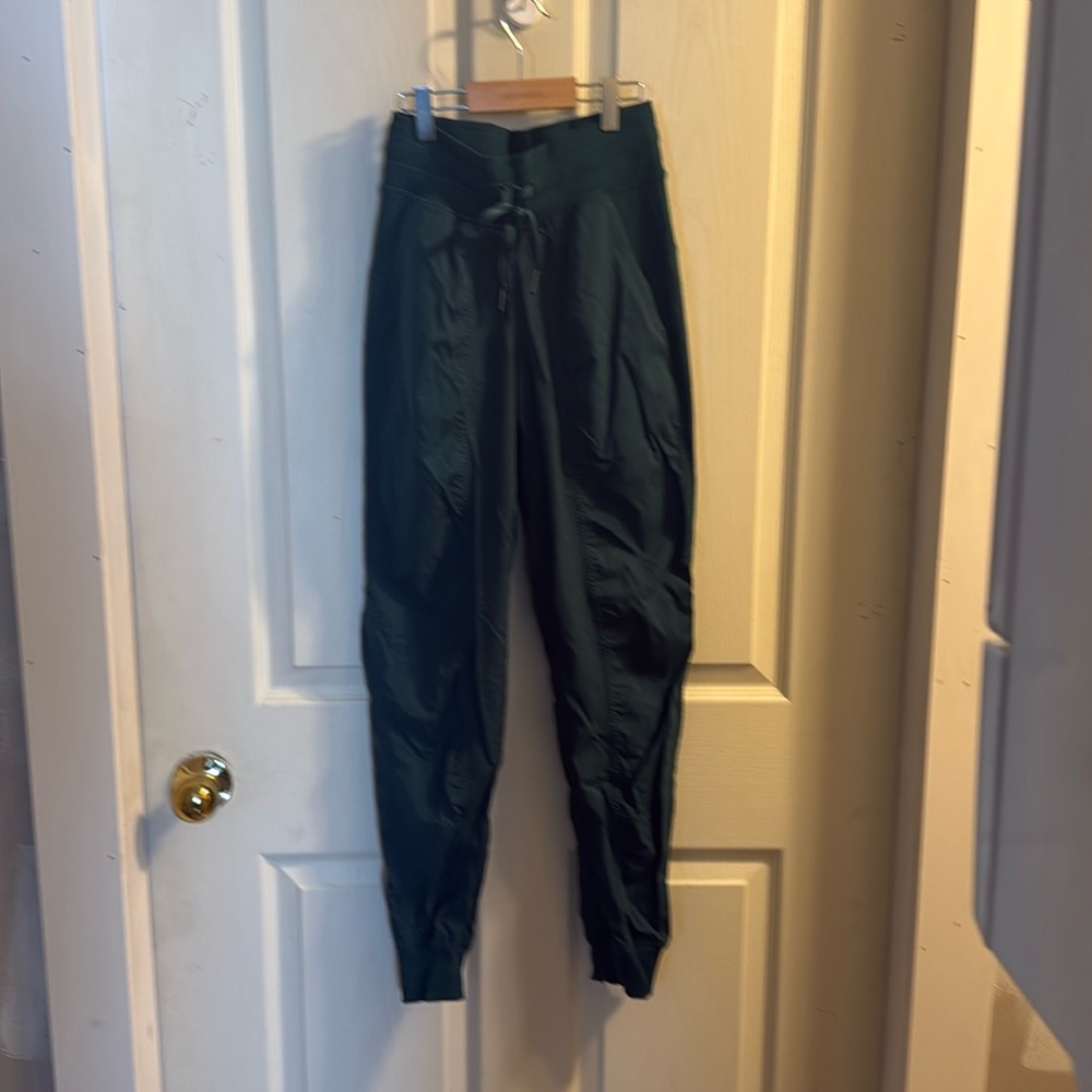Size 2 studio lululemon